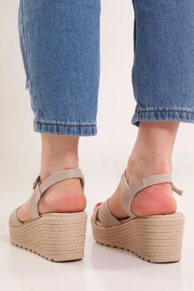 Kadın Çapraz Bant Dolgu Topuk Sandalet Bejderili