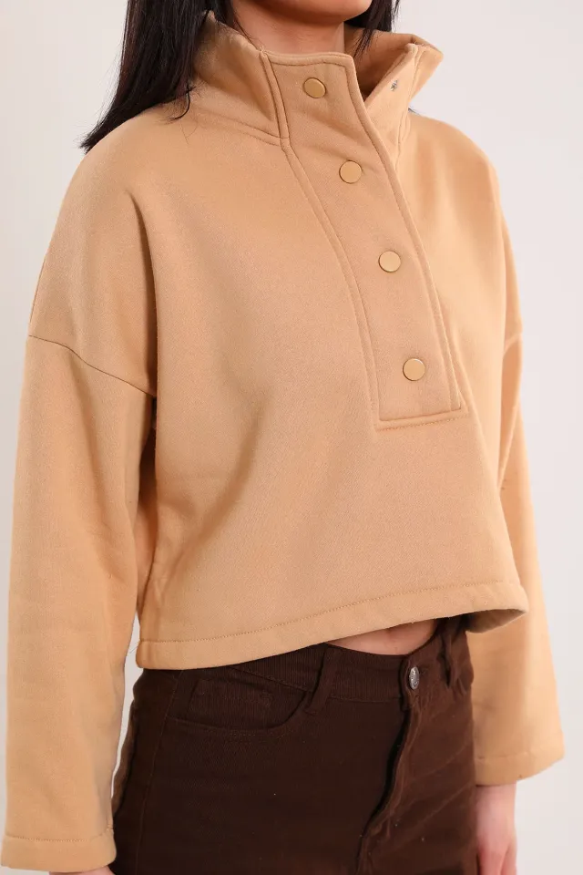 Kadın Dik Yaka Çıtçıt Detaylı Crop Sweatshirt Bej