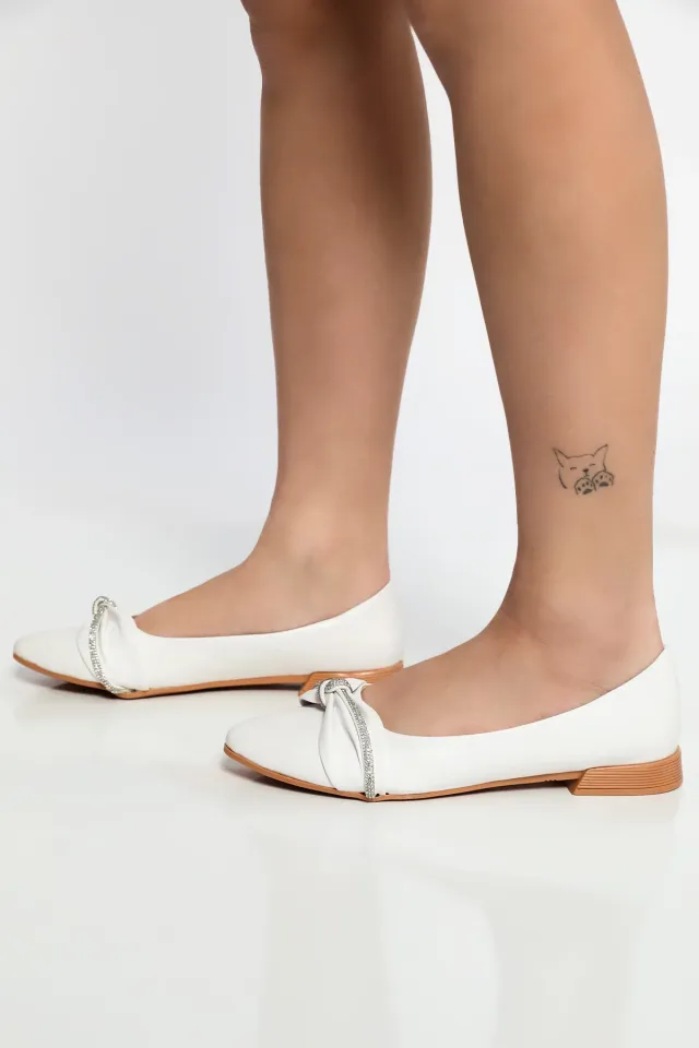 Kadın Fiyonklu Taş Detaylı Babet Ayakkabı Beyaz