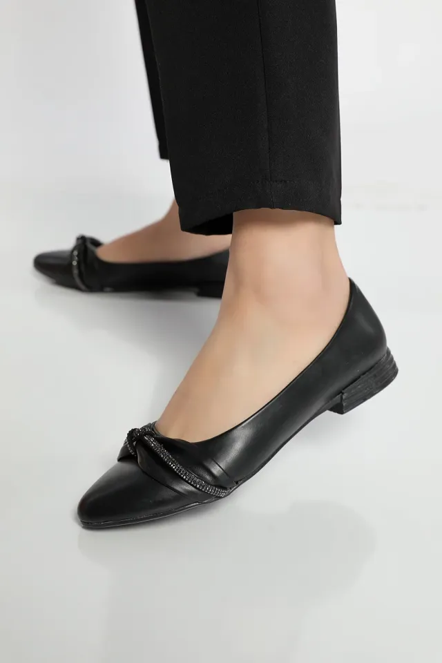 Kadın Fiyonklu Taş Detaylı Babet Ayakkabı Siyah