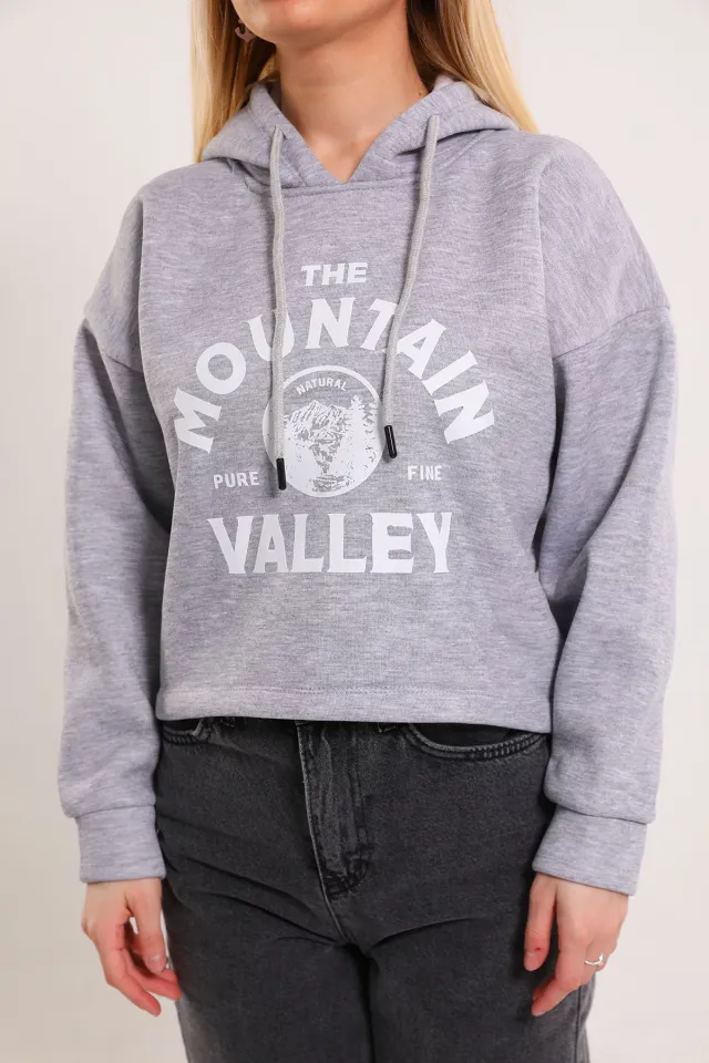 Kadın Kapüşonlu Ön Baskılı Şardonlu Crop Sweatshirt Gri