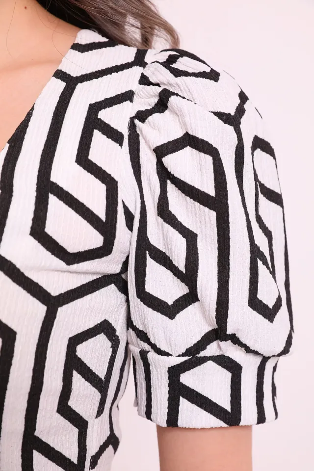 Kadın Kare Yaka Geometrik Desenli Bluz Kremsiyahlı