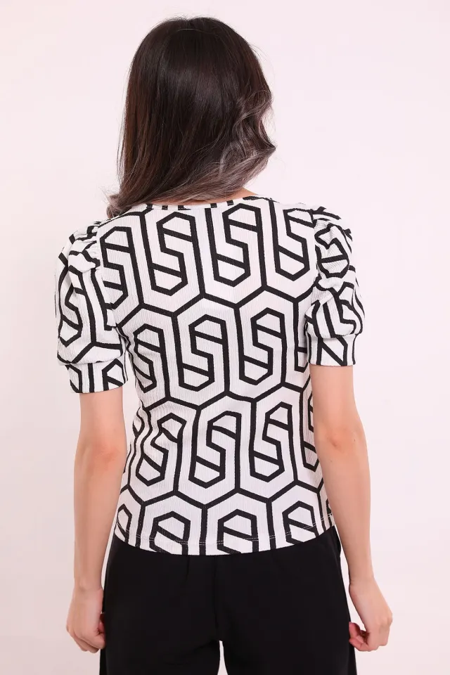 Kadın Kare Yaka Geometrik Desenli Bluz Kremsiyahlı