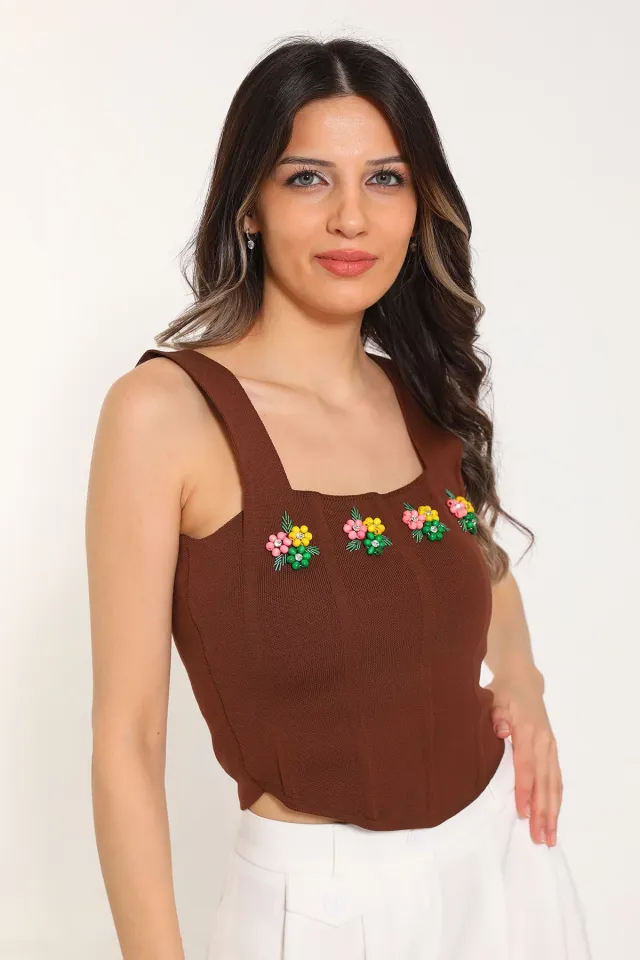 Kadın Kare Yaka Ön Boncuk Detaylı Mevsimlik Crop Triko Bluz Kahve