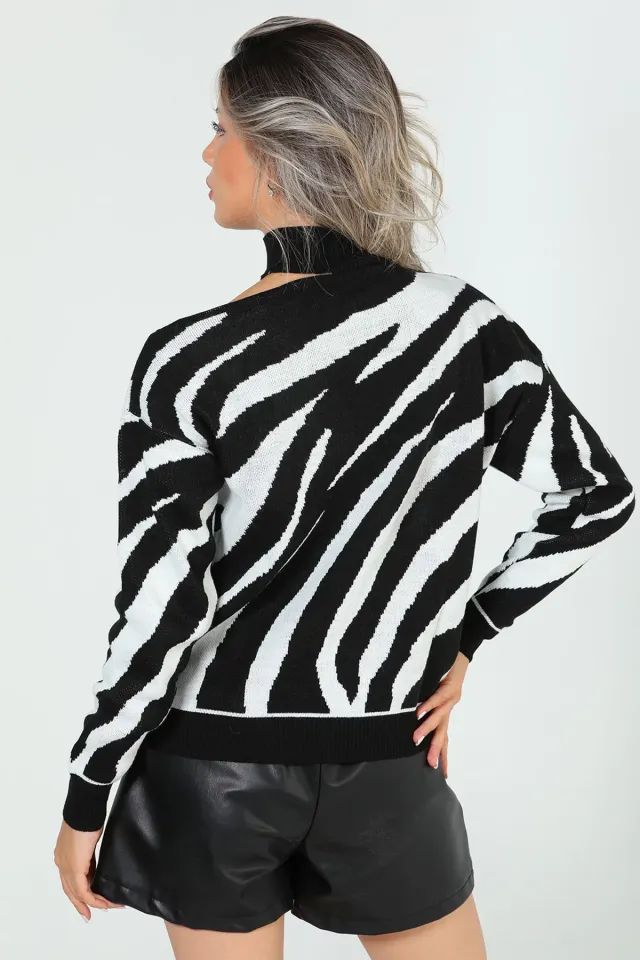 Kadın Omuz Dekolteli Zebra Desenli Triko Bluz Siyah