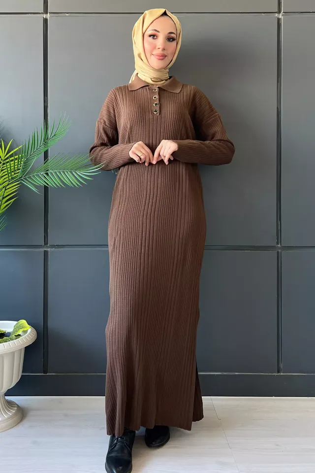 Kadın Ön Düğme Detaylı Tesettür Triko Elbise Kahve
