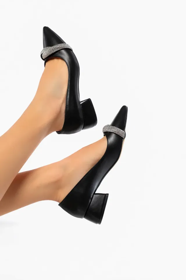 Kadın Ön Taşlı Kısa Topuklu Ayakkabı Siyah