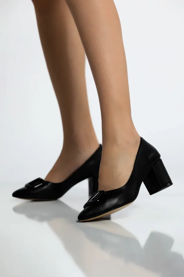Kadın Ön Tokalı Topuklu Ayakkabı Siyah