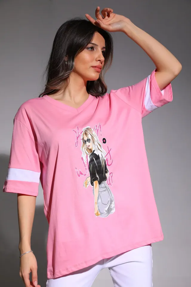 Kadın V Yaka Ön Baskılı Kol Şerit Detaylı Salaş T-shirt (30 Derecede Yıkayınız.) Pembe