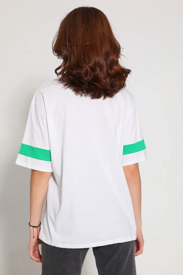 Kadın V Yaka Ön Baskılı Kol Şerit Detaylı Salaş T-shirt (30 Derecede Yıkayınız.) Beyaz