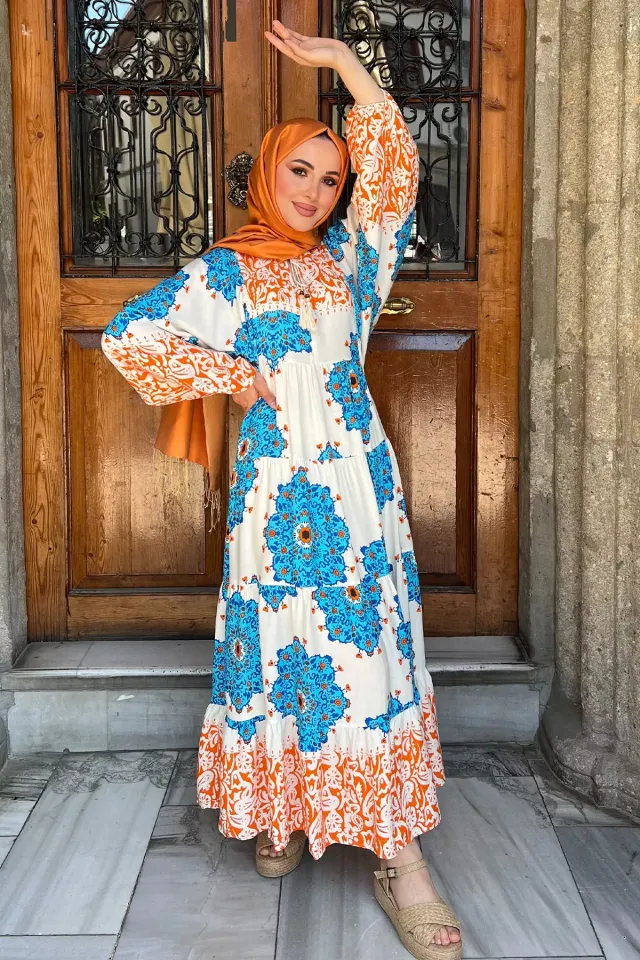 Kadın Yaka İpli Eteği Kat Kat Desenli Elbise Saksmavisi