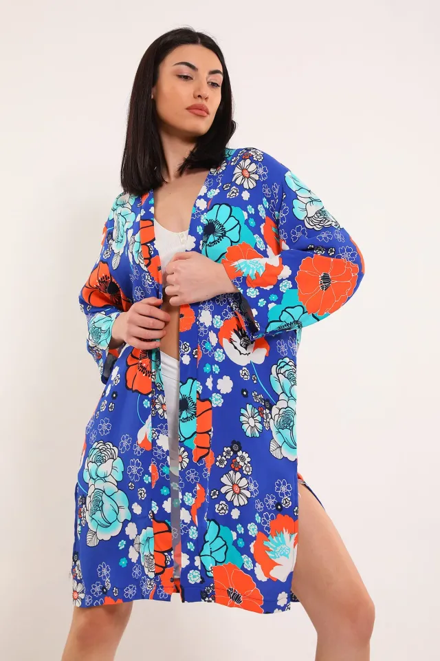 Kadın Yan Yırtmaçlı Çiçek Desenli Uzun Kimono Saksmavisi