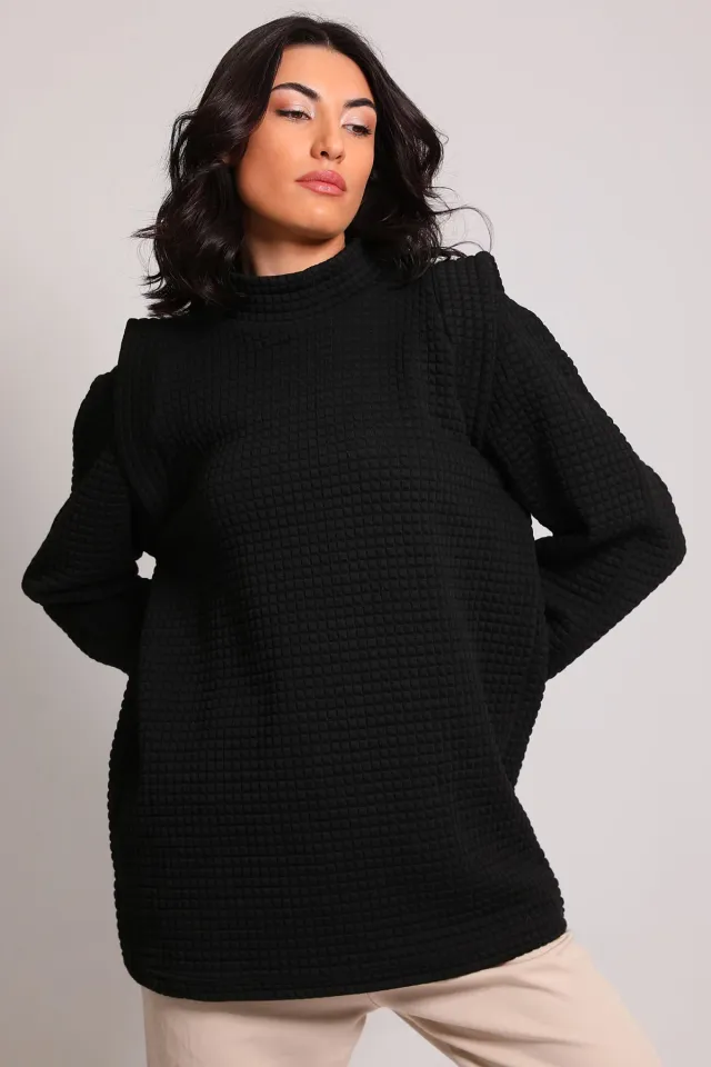 Kadın Yarım Balıkçı Yaka Omuz Detaylı Desenli Sweatshirt Siyah