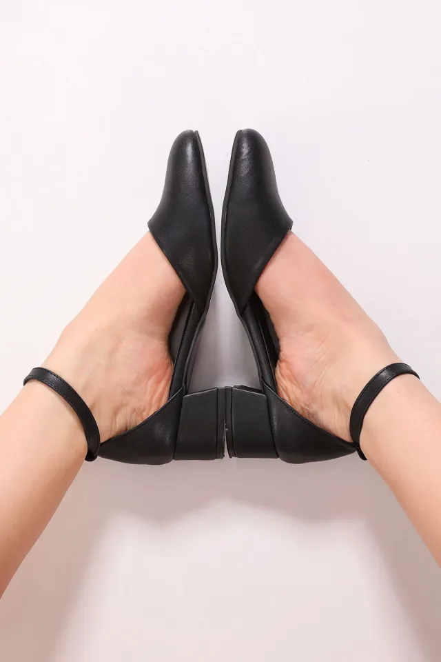 Kadın Yuvarlak Burun Topuklu Ayakkabı Siyahderili