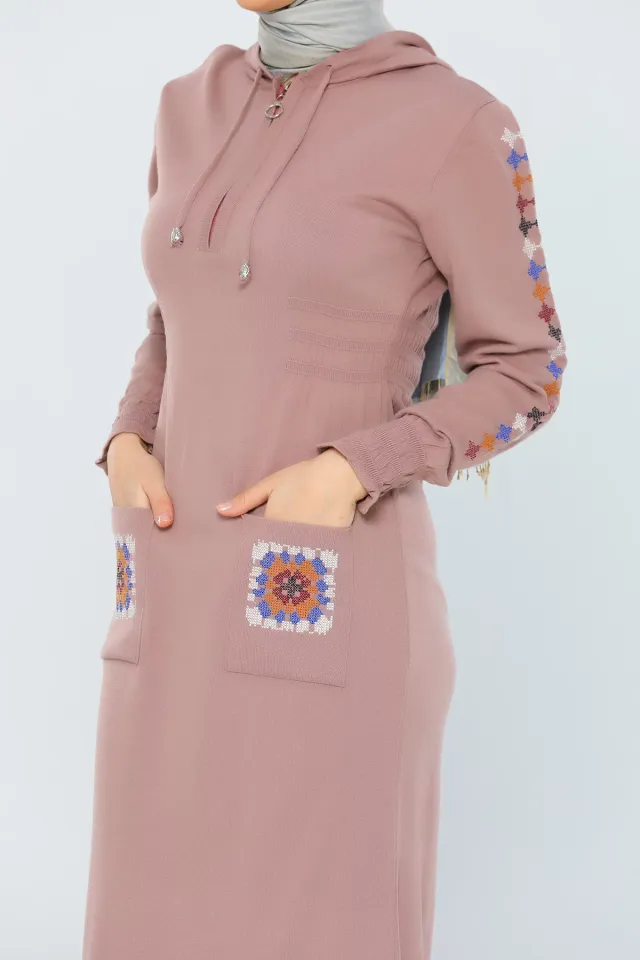 Kadın Kapüşonlu Nakışlı Triko Elbise Koyupudra