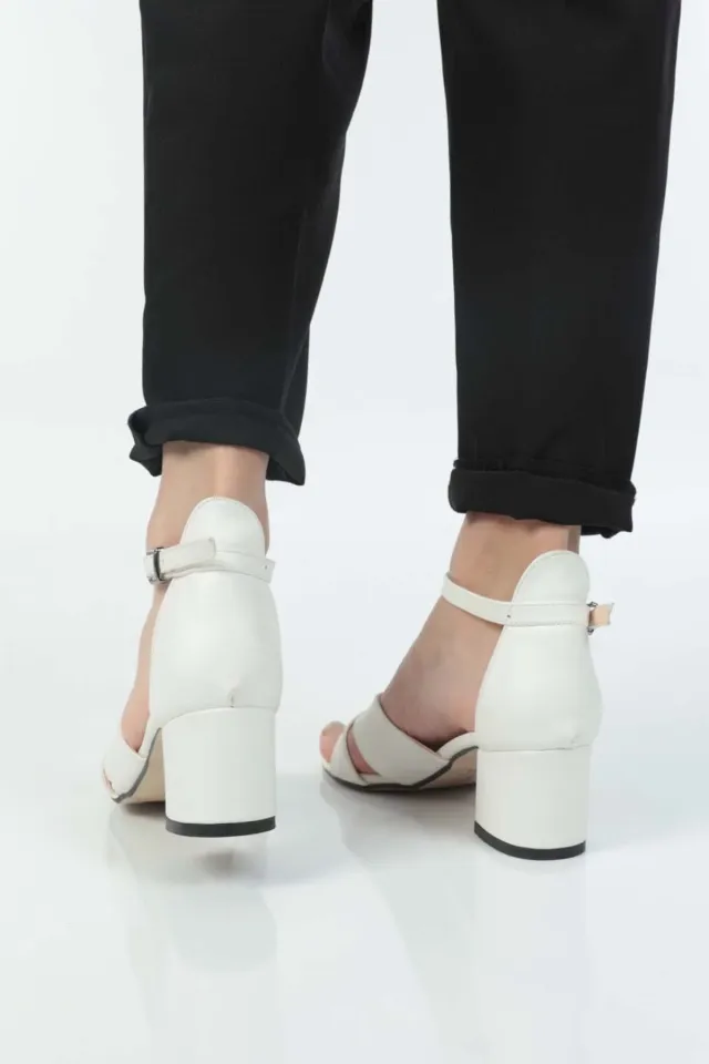 Kadın Çapraz Bantlı Kalın Topuklu Ayakkabı Krem