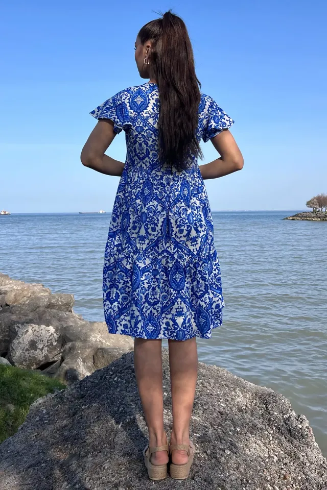 Ön Bağlama Detaylı Fırfırlı Desenli Kadın Viskon Elbise Saksmavisi