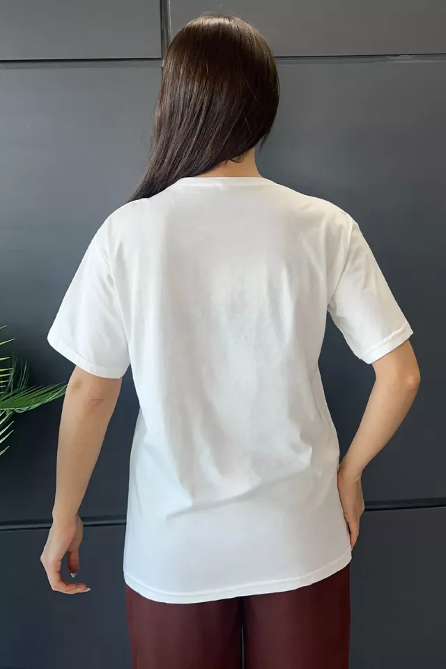 Önü Taş İşlemeli Resim Baskılı Kadın Tişört Krem