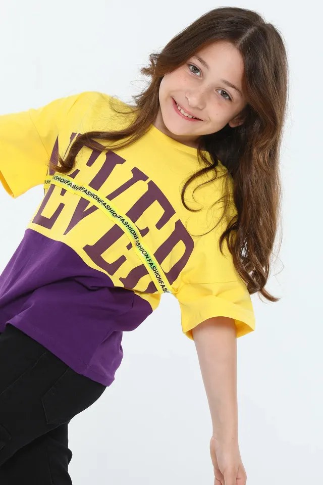 Kız Çocuk Likralı Bisiklet Yaka Ön Detaylı Baskılı T-shirt Sarımor
