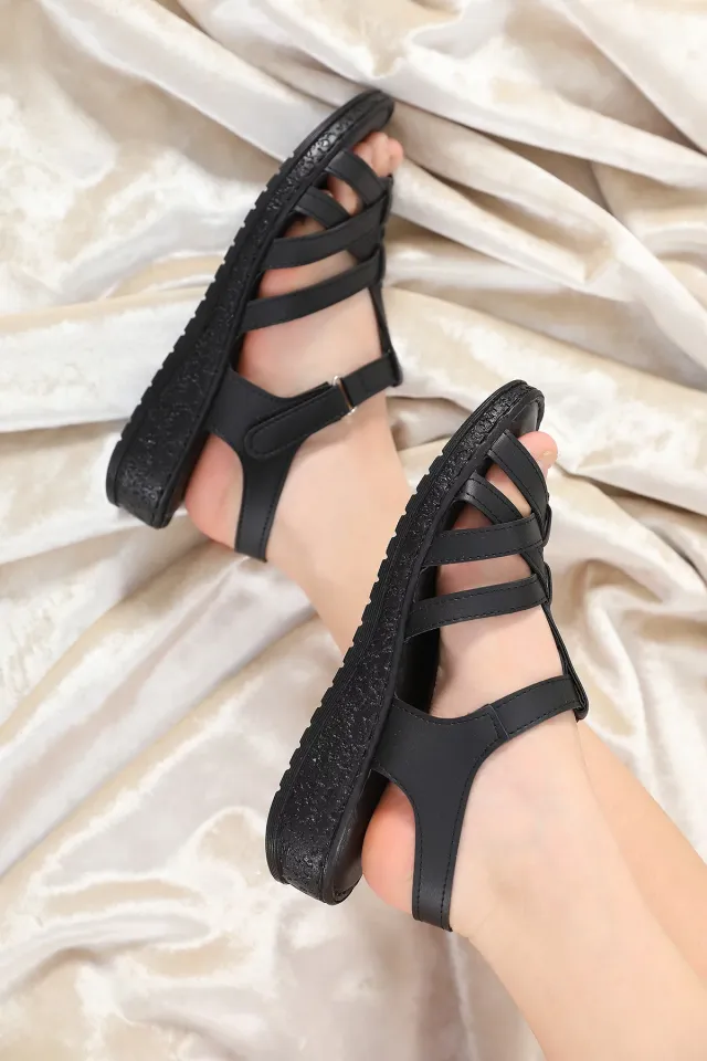 Kadın Bilek Bağlamalı Rahat Taban Sandalet Siyah