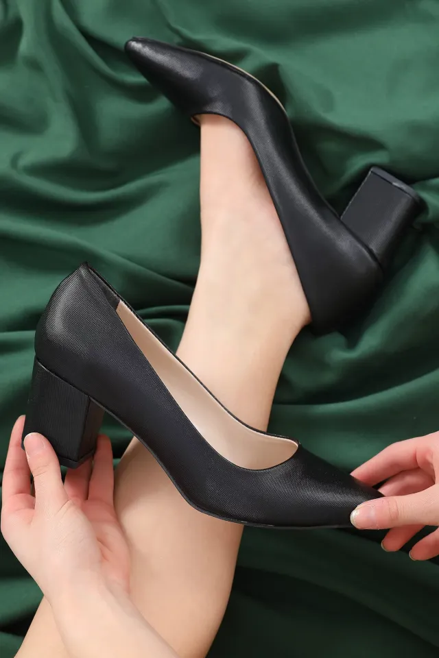 Kadın Sivri Burun Kalın Topuklu Ayakkabı Siyah