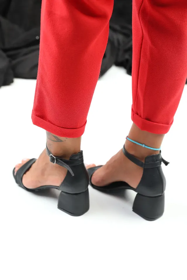 Kadın Bilek Bağlamalı Tek Bant Kalın Topuk Ayakkabı Siyahderili
