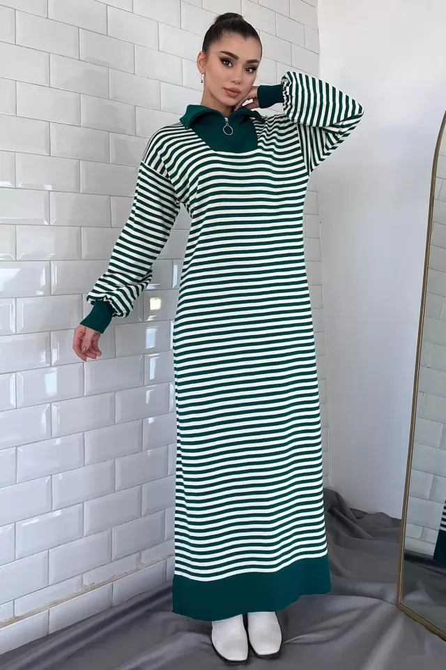 Yaka Fermuar Detaylı Kadın Çizgi Desenli Maxi Boy Triko Elbise Yeşil