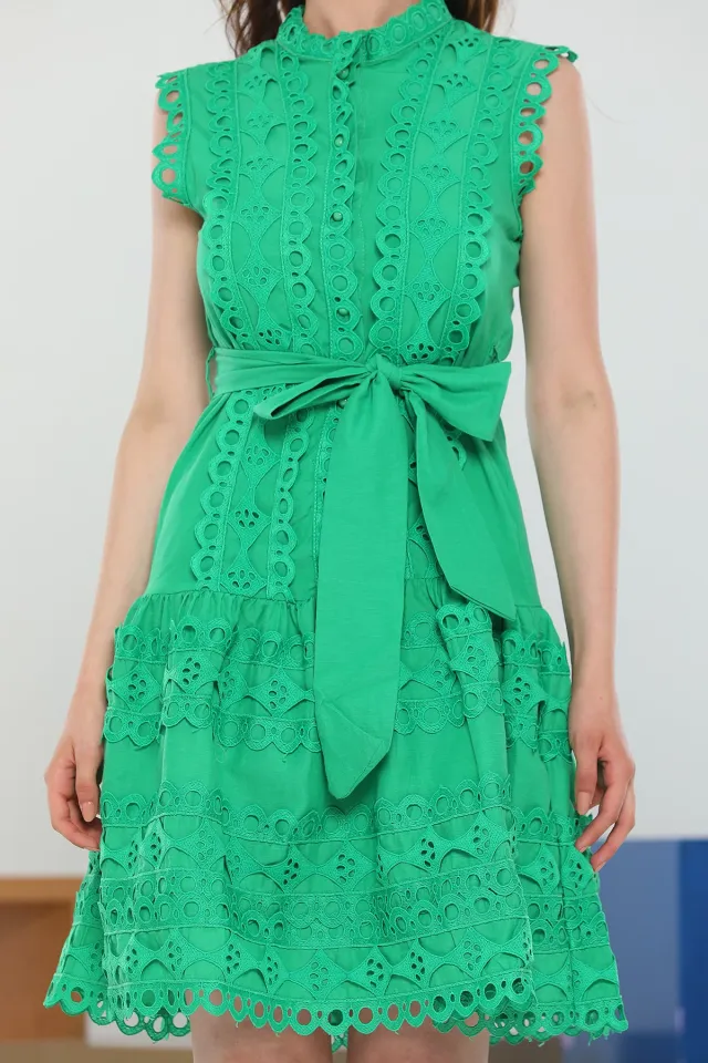Kadın Sıfır Kol Eteği Fırfırlı Kuşaklı Yazlık Elbise Yeşil